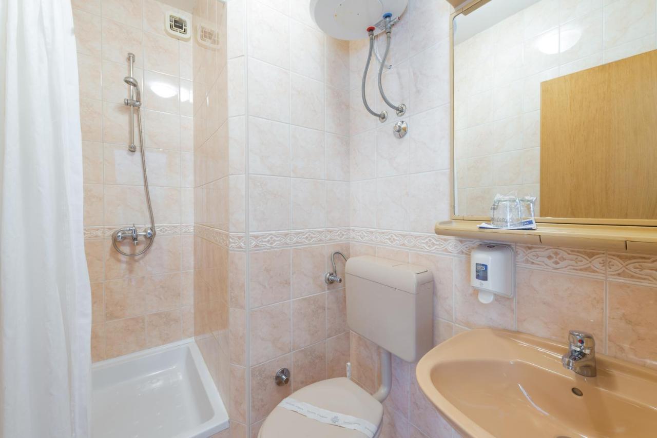 Adria Guesthouset 3*